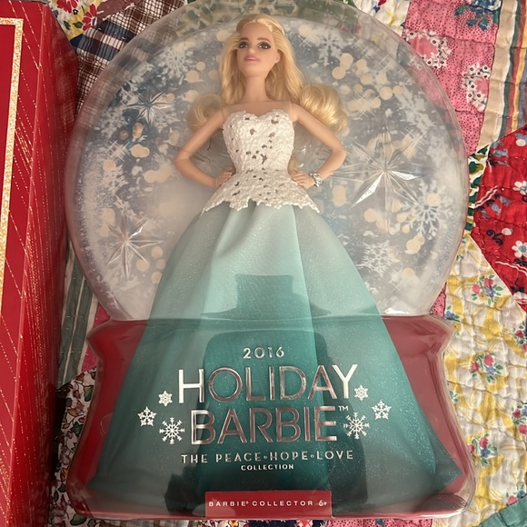 Set of 3 Holiday Barbies - Picture 4 of 7